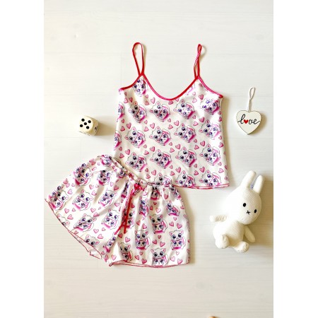 Pijama dama ieftina cu aspect satinat cu maieu si pantaloni scurti cu imprimeu Pisicute si Inimioare